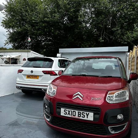 Clare Street - 3 Bedroom House With Private Parking Merthyr Tydfil Eksteriør billede