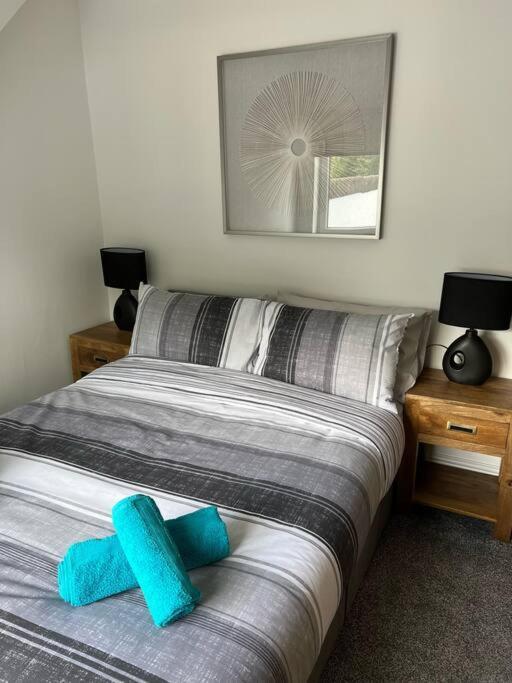 Clare Street - 3 Bedroom House With Private Parking Merthyr Tydfil Eksteriør billede