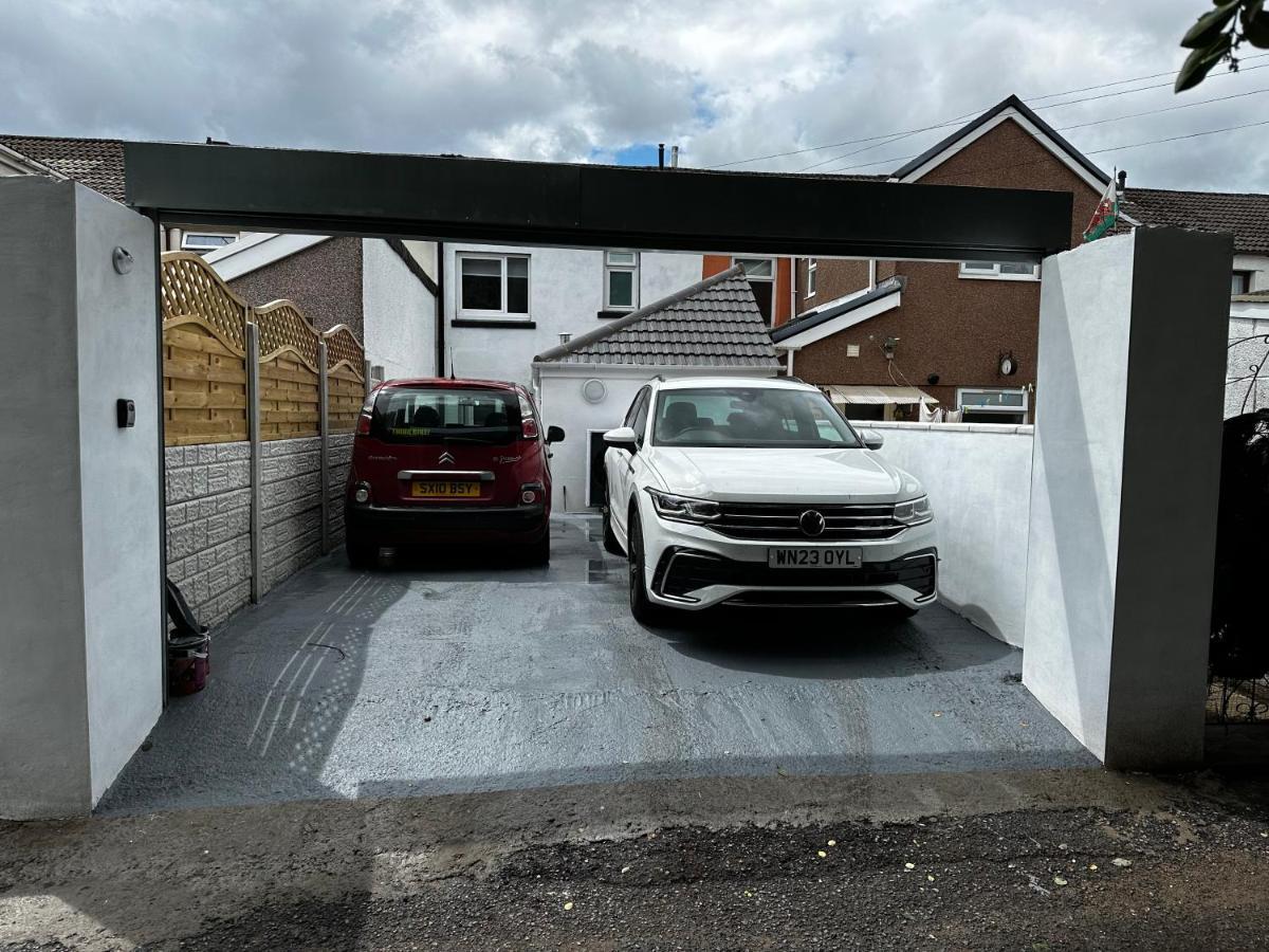 Clare Street - 3 Bedroom House With Private Parking Merthyr Tydfil Eksteriør billede